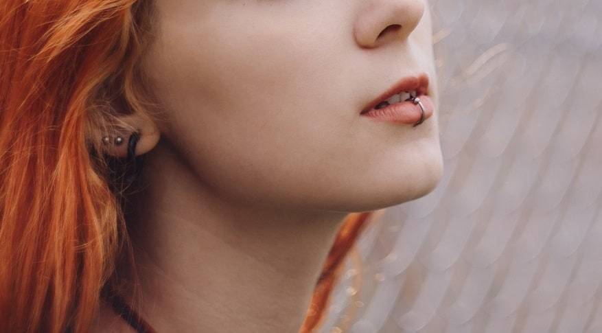 Piercings d'oreilles : conseils pour un look tendance